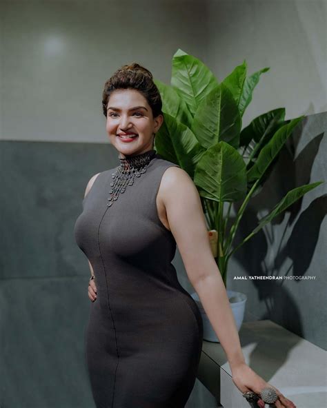 Honey Rose: ബോഡി കോണ്‍ ഗെറ്റപ്പില്‍ ഹോട്ടായി ഹണി റോസ്; ഇത് പൊളി ലുക്കെന്ന് സോഷ്യല്‍ മീഡിയ ...