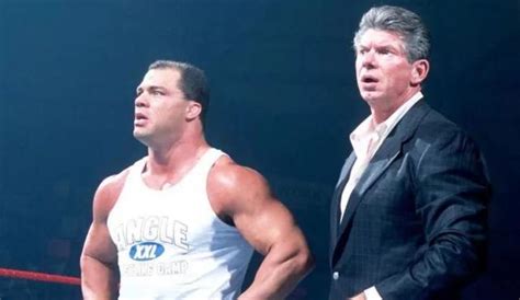 WWE为什么可以成为世界第一摔角联盟？老板凌晨三点还在工作-爱美摔