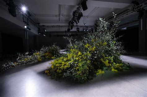 JASON WU RUNWAY – FW 21 – Emily Thompson Flowers