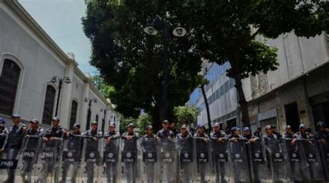 Twenty-nine detainees killed in Venezuela police station cellblock riot ...