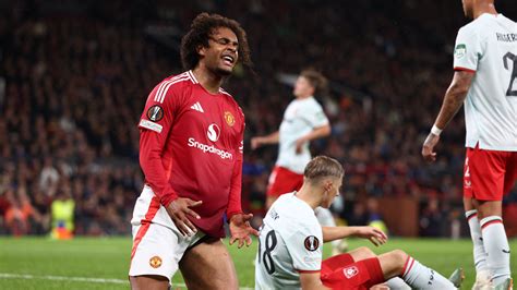 Joshua Zirkzee's transfer stance revealed as forward comes in for ...