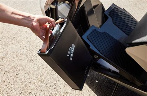 Zapp i300 electric city bike wins 2023 German Design Award | Autocar ...