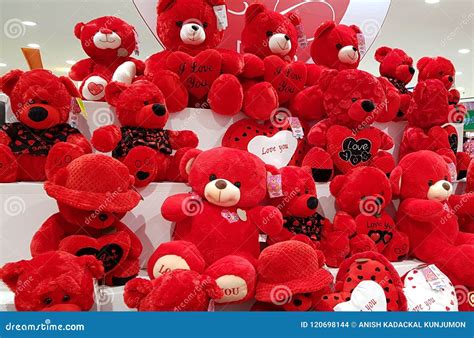 Red teddy bears editorial stock image. Image of teddy - 120698144