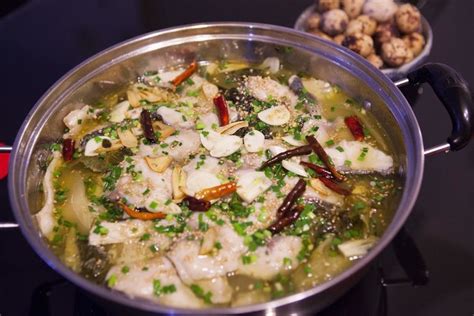 酸菜鱼的做法，鱼肉嫩滑鲜美，简单好吃的家常菜_哔哩哔哩_bilibili