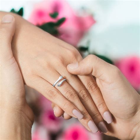 Adjustable Hug Ring - Mesmerize India