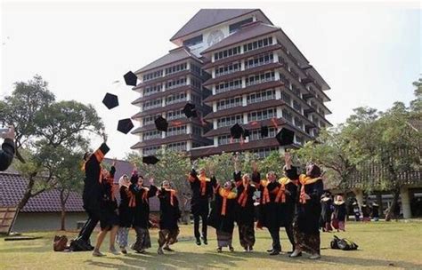 海滨留学：这16所印尼大学进入2022年QS世界大学排名榜单 - 知乎