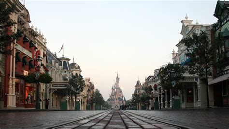 The Best Time to Go to Disneyland Paris - Hellotickets