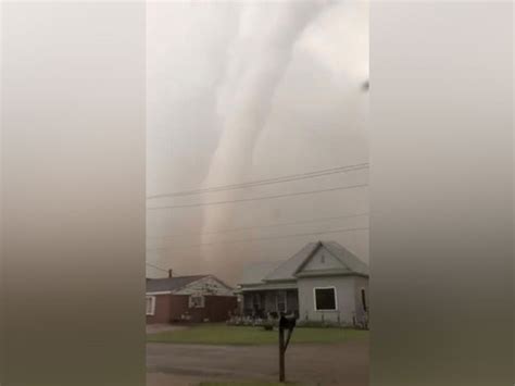 Oklahoma: 2 dead, 29 injured as 'devastating' tornado touches down