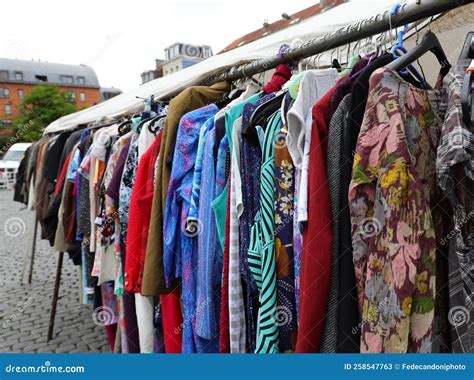 Flea Market 的图像结果