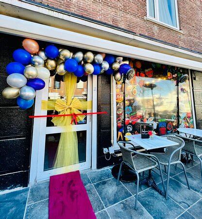 Bad quantity (lowest in eindhoven) and food didn't have what it must ...