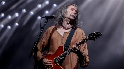 Robe Iniesta dies: a farewell that shakes Spanish rock and leaves a ...