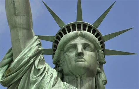 历史上的今天——1884年5月21日，美国自由女神像安装竣工。