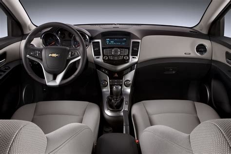 Chevrolet Cruze Features 的图像结果