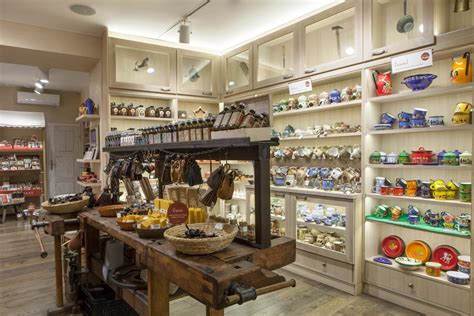 Local Store Shop Design 的图像结果