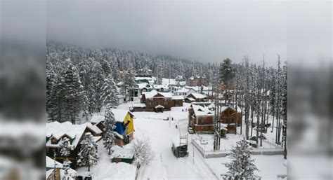 Kashmir: Gulmarg sees surprise snowfall in May, temperature drops below ...