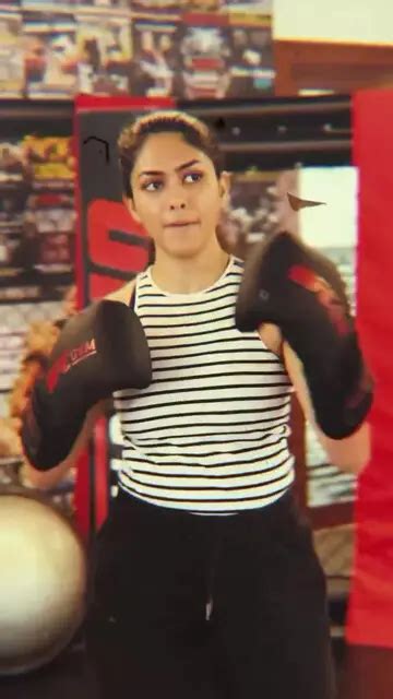 Mrunal Thakur's Intense Workout Videos Go Viral As Boys Warned! Watch