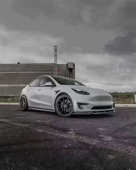 Tesla Front Camera View 的图像结果