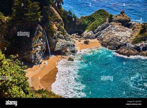 Create Ocean Cove with Bing Image Creator 的图像结果