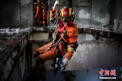普陀区举行综合应急救援演练，担架高层缓降救人惊艳亮相 - 周到上海
