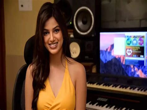Watch Harnaaz Sandhu's Voice Modulation session for Miss Universe 2021