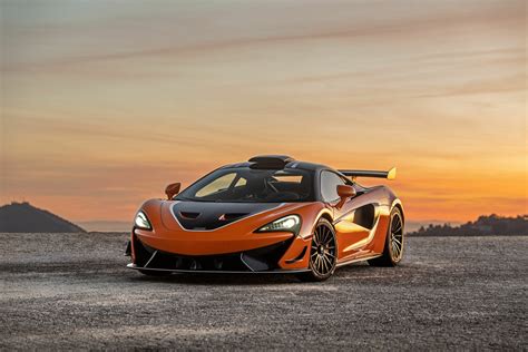 8K Ultra HD Orange McLaren 620R Supercar – Stunning Sunset Ride