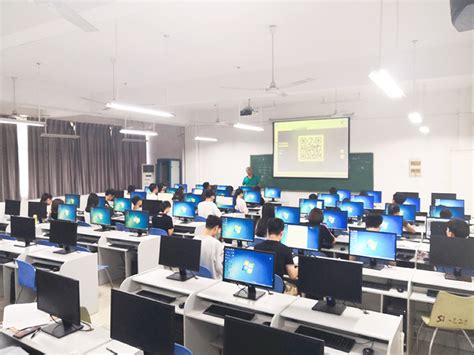 我院举办的2017年11月全国计算机等级（二级）考试考前培训班顺利开班