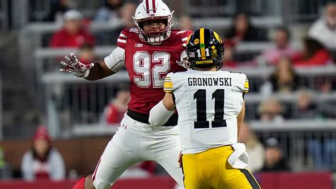 Wisconsin Badgers football depth chart for Game 8 vs No. 6 Oregon