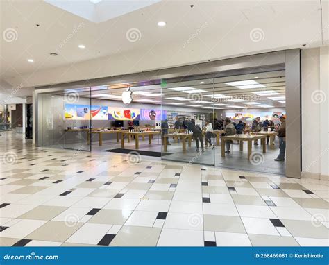Apple Store in Shopping Mall Editorial Photo - Image of tech, consumer: 268469081