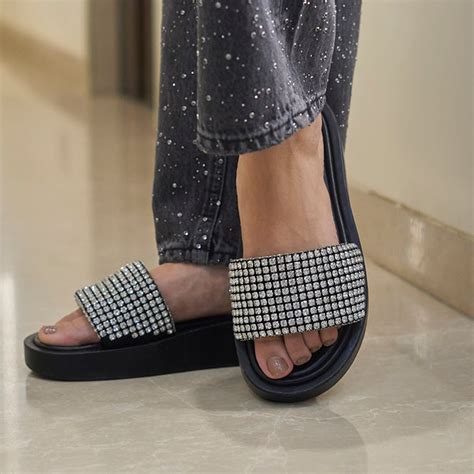 Diamond Strapped Black Flatform – The CAI Store