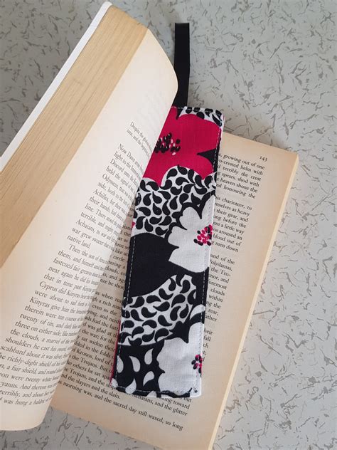 DIY fabric bookmark tutorial | All about patchwork and quilting