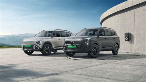 2026 Kia Carens Clavis EV launched with new trims and 6-seater options