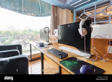 Computer Cafe 的图像结果