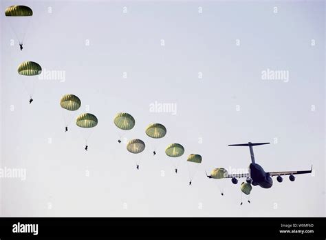 Army Airborne Jump 的图像结果