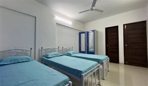 PG near Sakinaka Metro Station