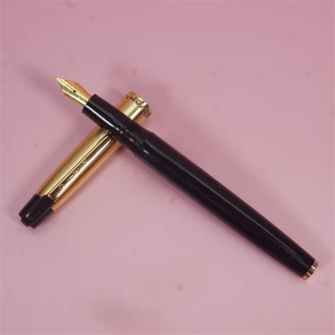 Oliver Warvick HS G Black Color Body With Gold Cap And Nib Eye Dropper ...