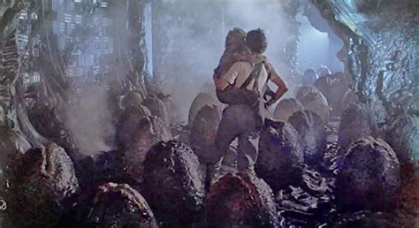 Aliens 1986 | Awesome movie and a creepy scene here in the Queen