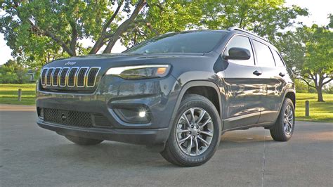 2021 Jeep Cherokee Latitude Lux V-6 First Drive Review: Want a V-6?