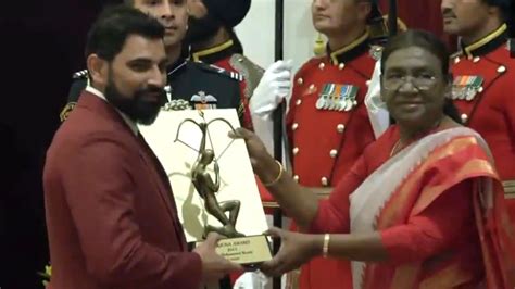 Watch: Mohammed Shami conferred with Arjuna award by President Droupadi ...