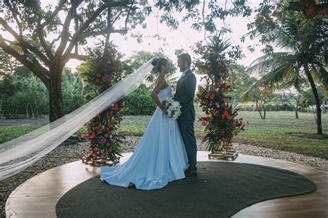 Amor e emoção marcam cerimônia de casamento de Victoria Medeiros e John Porto - Portal IN ...