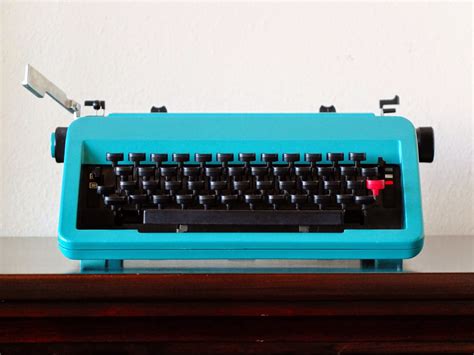 Techno Typewriter Font 的图像结果