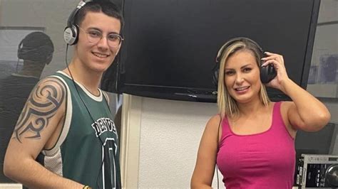 Andressa Urach leva filho para gravar vídeo ousado realizando novo fetiche