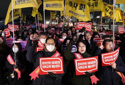 韩国医生罢工持续，医政对立下住院医师的焦虑与叹息