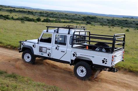 IN4RIDE: LAND ROVER DEFENDER 130 DONATED TO BORN FREE