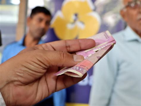 76% of total Rs 2,000 denomination notes in circulation returned to ...