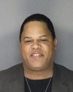 Lenny Howie, a registered in bronx, ny 10467 at Offender Radar