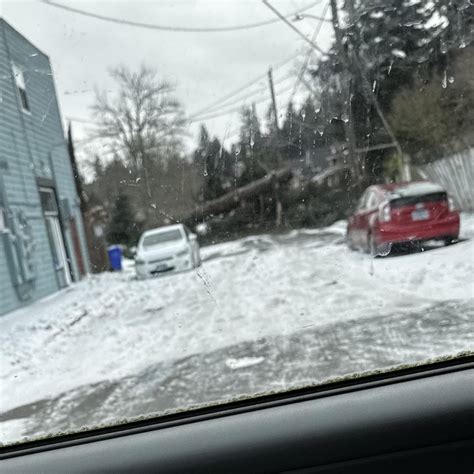 Glisan Fred Meyer has no power , but selling non-refrigerated goods ...