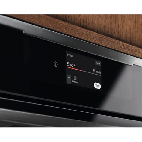 Electrolux 800 MealAssist with SteamPro ugradna rerna KOBAS3XH