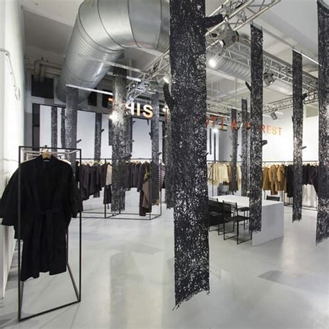Trade fairs and showrooms: what to expect this season? - FashionNetwork ...