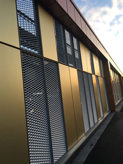 Building Rainscreen Systems Rainscreen System (or Ventilated Facade):