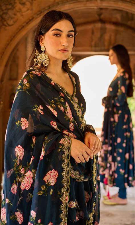 Zoya Navy blue floral embroidered garara set (set of 3) – Ridhiiee Suuri